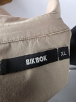Długa beżowa koszula damska Bik Bok wykonana z 100% bawełny organicznej, idealna jako tunika w stylu oversize do eleganckich i codziennych zestawień