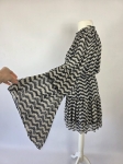 Wzorzysta sukienka mini Missguided z szerokimi rękawami i falbanami to idealna propozycja boho chic na wyjątkowe okazje, która perfekcyjnie podkreśla talię i zapewnia zjawiskowy wygląd