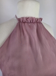 Elegancki komplet damski premium składający się z różowej sukienki maxi z dekoltem halter oraz żakardowej, taliowanej marynarki Zara Basic