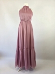 Elegancki komplet damski premium składający się z różowej sukienki maxi z dekoltem halter oraz żakardowej, taliowanej marynarki Zara Basic