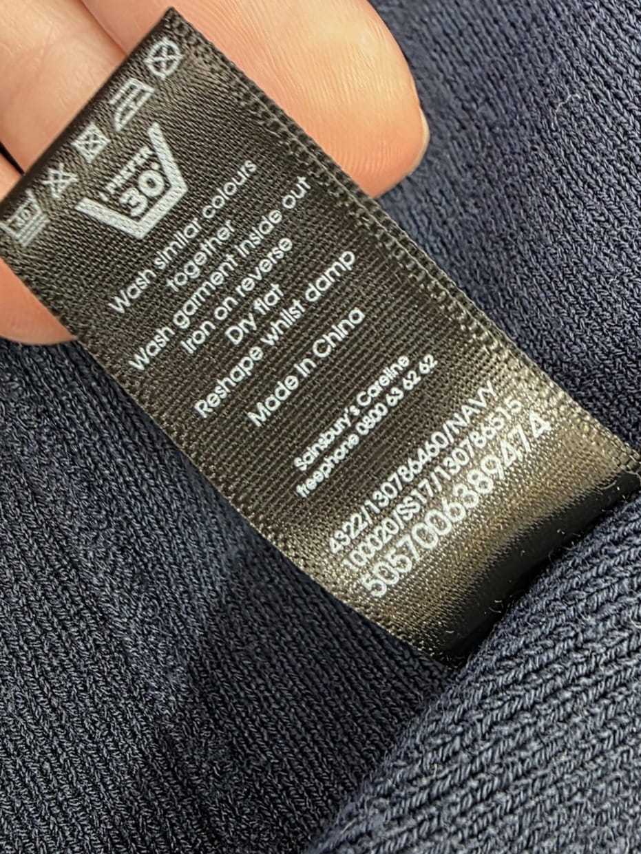 Gotowa trzyelementowa stylizacja premium z miętowych spodni COS z lnem oraz granatowego kardiganu Tu Premium Collection i ażurowego topu