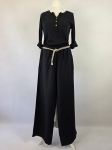 Czarny komplet damski premium second hand składający się z prążkowanej bluzki henley Michelle oraz szerokich spodni wide-leg Unique z plecionym paskiem