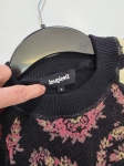 Oryginalny, patchworkowy sweter damski Desigual w rozmiarze S z motywem zwierzęcym i roślinnym, idealny do unikalnych stylizacji premium