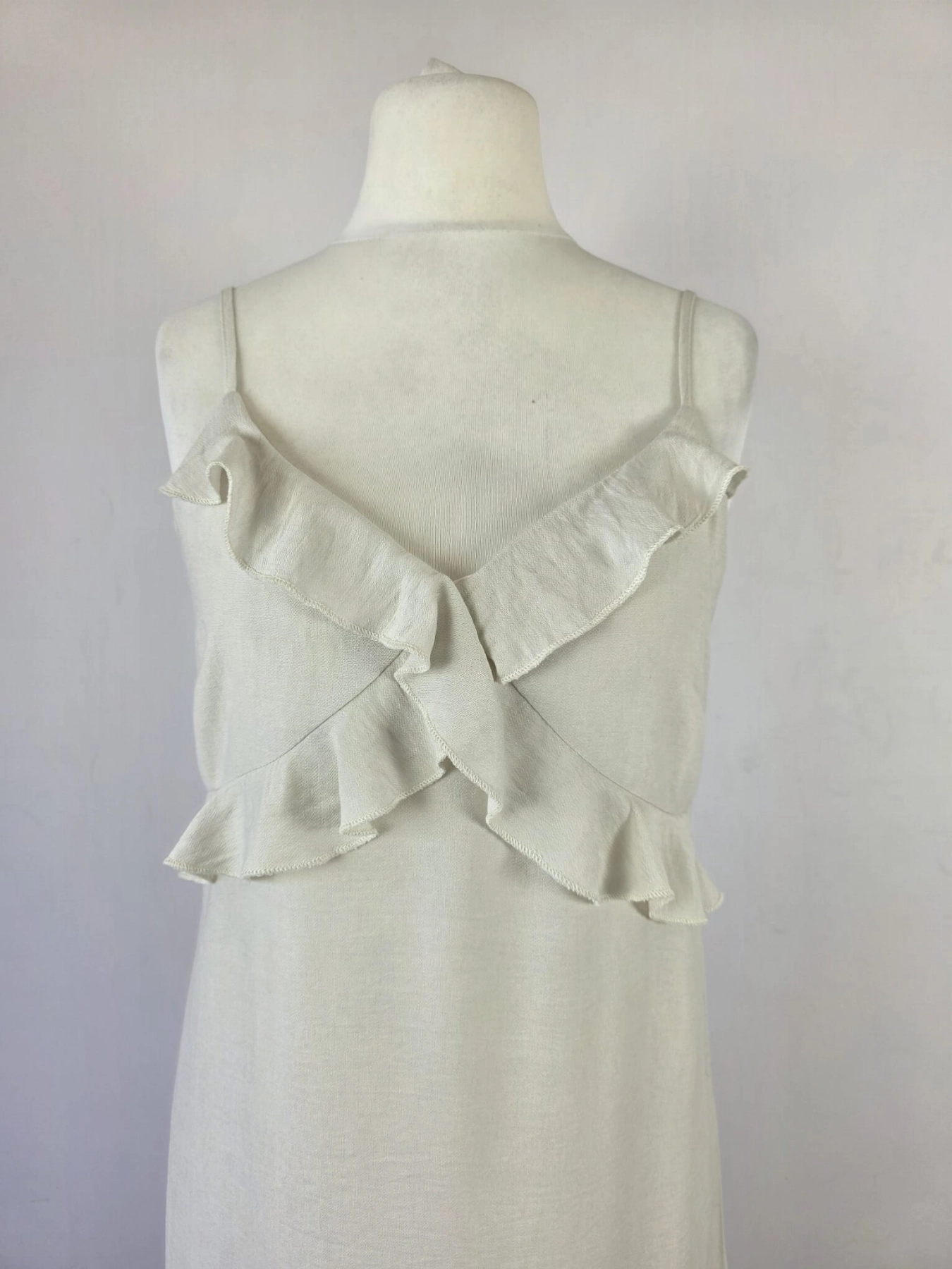 Ekologiczna sukienka maxi marki Studio wykonana w 100% z materiału EcoVero, idealna na letnie stylizacje premium z drugiego obiegu