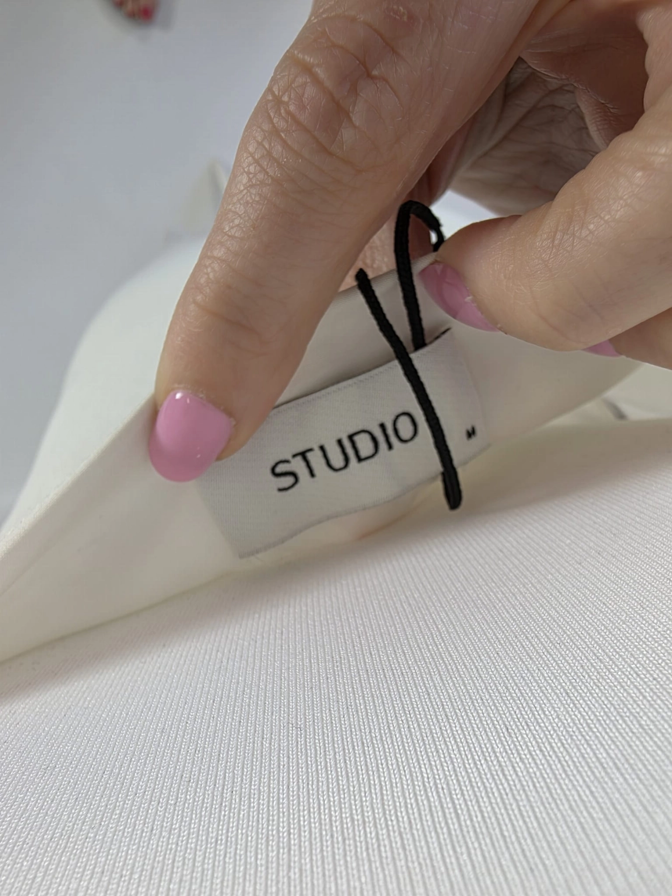 Ekologiczna sukienka maxi marki Studio wykonana w 100% z materiału EcoVero, idealna na letnie stylizacje premium z drugiego obiegu
