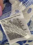 Wzorzysta sukienka maxi szmizjerka w kolorze niebiesko-białym, wykonana z naturalnej mieszanki bawełny i wiskozy, idealna na wyjątkowe okazje oraz letnie wyjścia