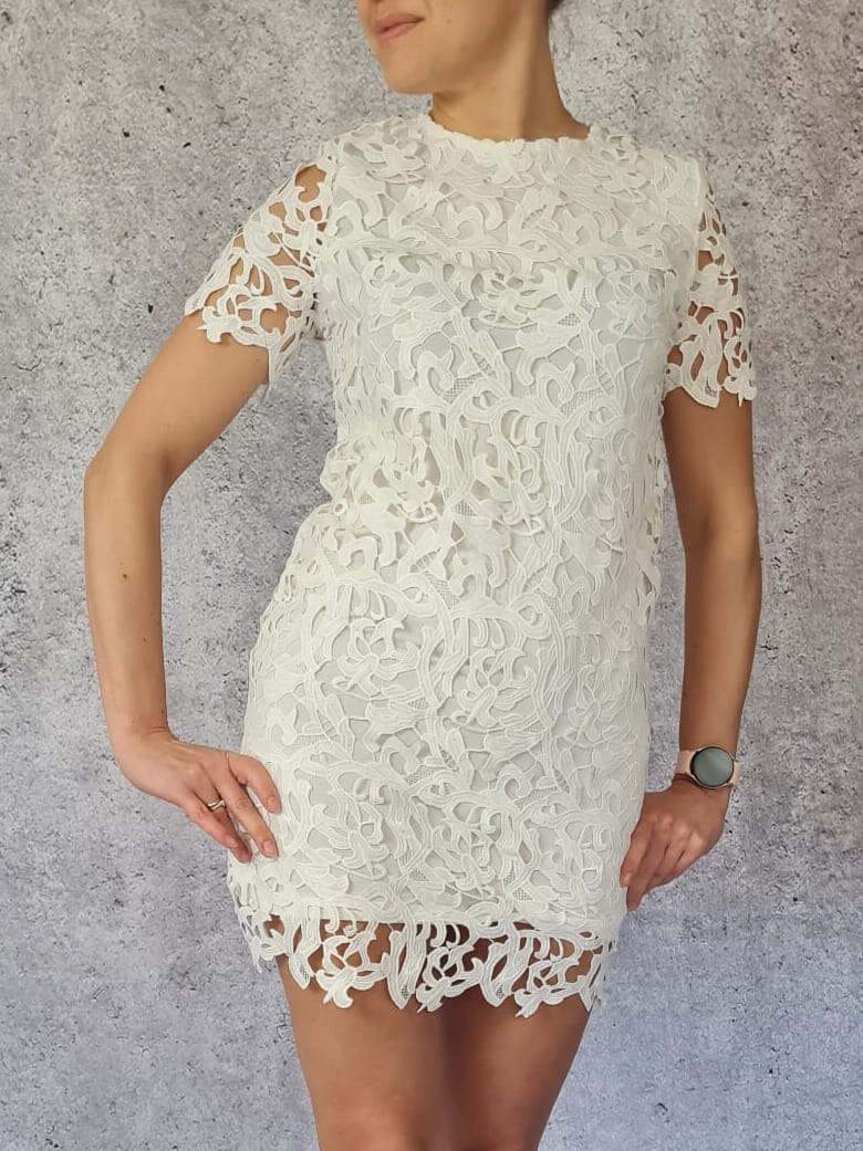 Elegancja w koronkach - biała sukienka ZARA