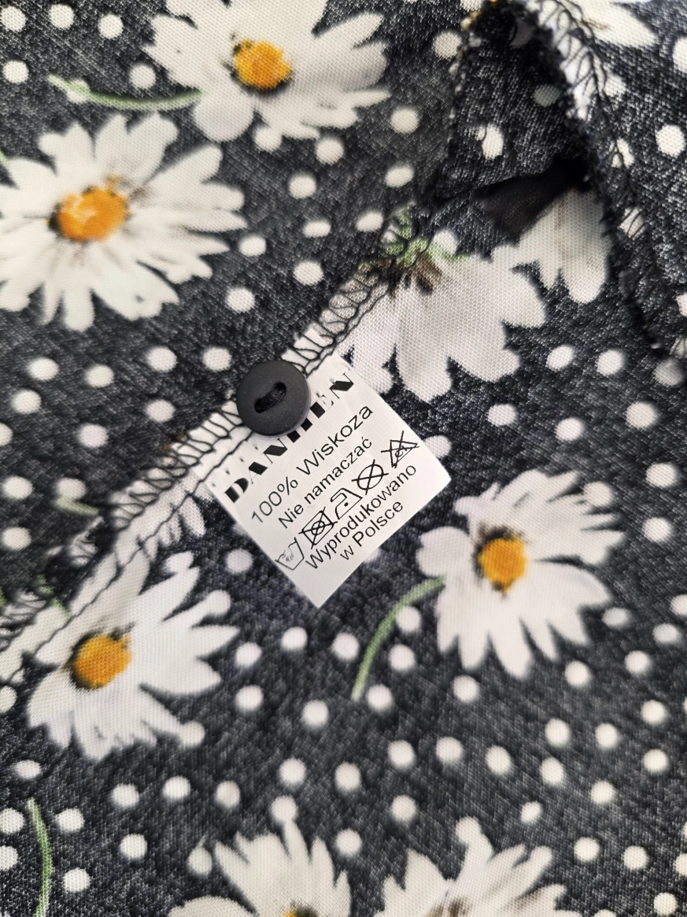 Wiskozowa sukienka koszulowa marki Danhen w stokrotki to idealna szmizjerka premium z paskiem, która łączy styl retro z nowoczesną kobiecością