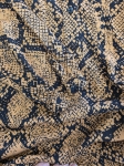 Kobieca sukienka koszulowa Danhen w modny wężowy wzór, o fasonie mini z falbaną, idealna do casualowych i eleganckich stylizacji premium