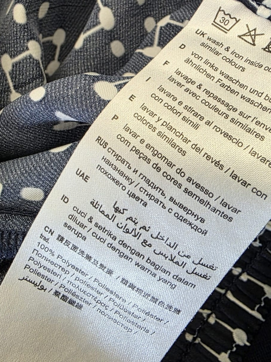 Ekskluzywny komplet damski składający się z dopasowanej bluzki Olsen oraz wzorzystych spodni Esprit z szerokimi nogawkami to idealna propozycja premium z drugiej ręki dla kobiet ceniących modny wygląd i wygodę