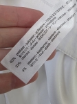 Wyjątkowy komplet damski premium składający się z czarnej bluzki Cellbes z dekoltem z łezką oraz białych, szerokich spodni garniturowych Bershka high waist