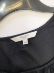 Wyjątkowy komplet damski premium składający się z czarnej bluzki Cellbes z dekoltem z łezką oraz białych, szerokich spodni garniturowych Bershka high waist