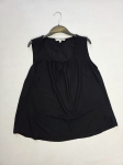 Wyjątkowy komplet damski premium składający się z czarnej bluzki Cellbes z dekoltem z łezką oraz białych, szerokich spodni garniturowych Bershka high waist