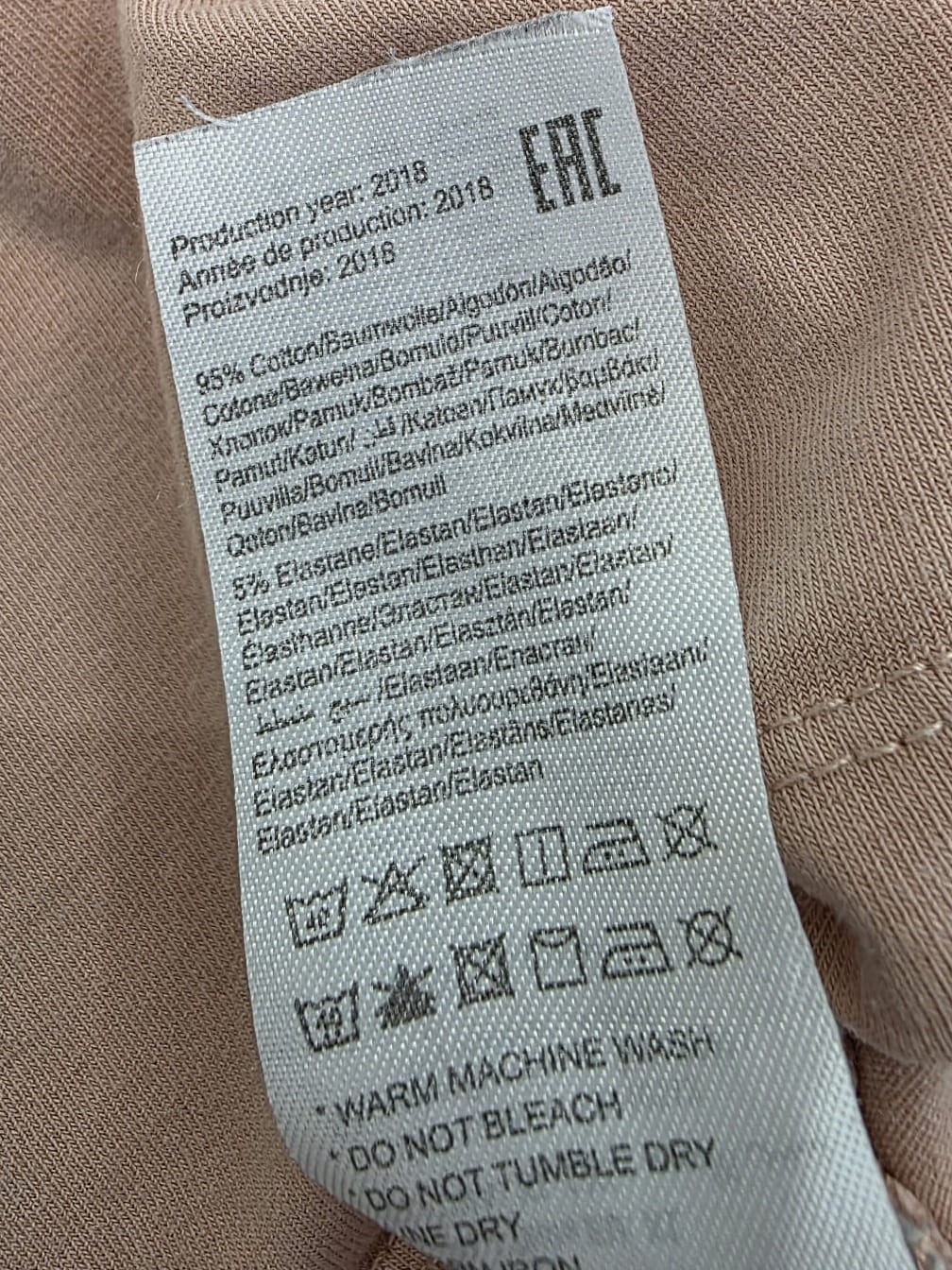 Trzyczęściowa stylizacja damska premium z lnianą koszulą Opus, różowym topem Only oraz elastycznymi spodniami GÉMO w rozmiarze 42