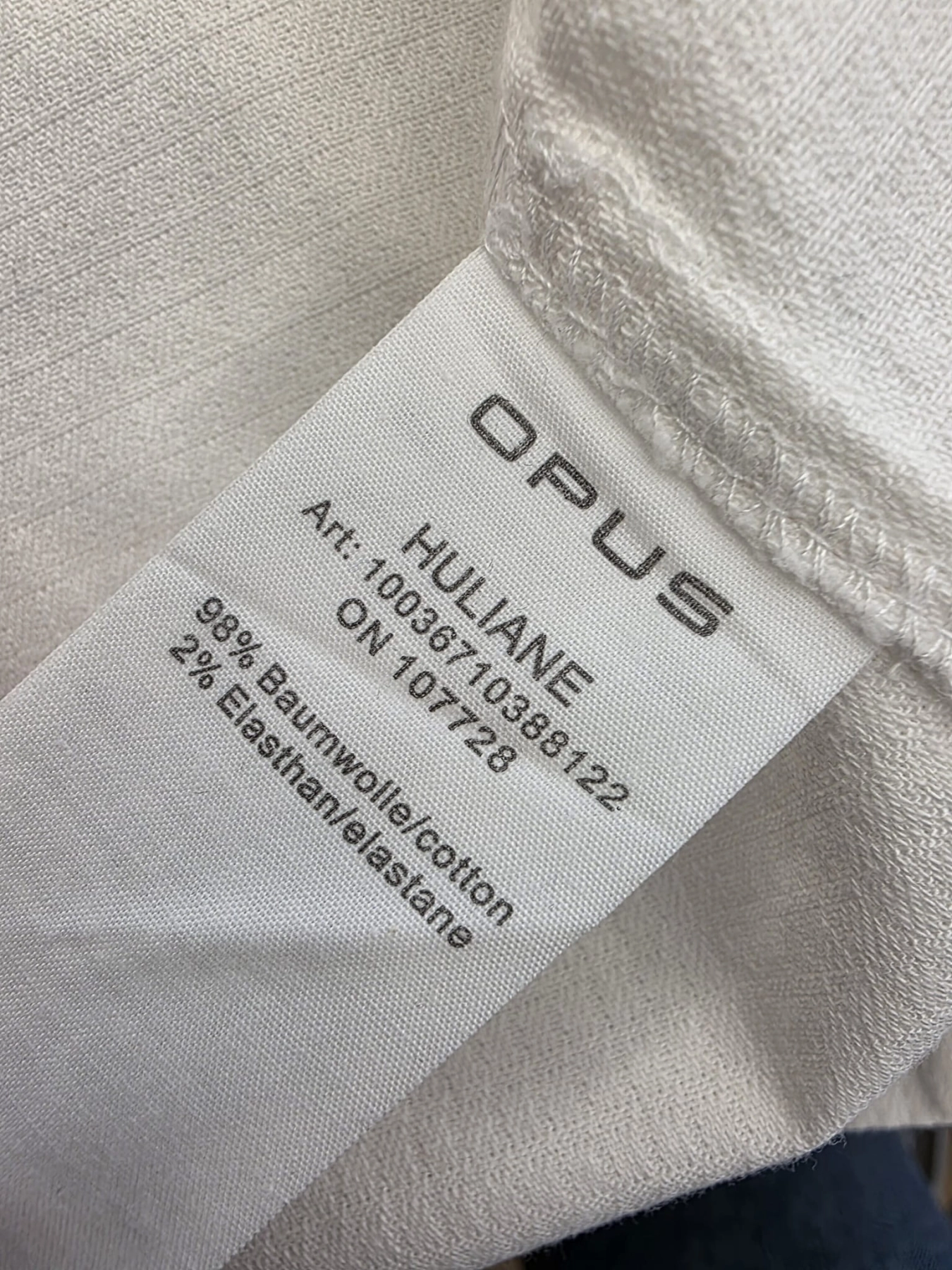 Trzyczęściowa stylizacja damska premium z lnianą koszulą Opus, różowym topem Only oraz elastycznymi spodniami GÉMO w rozmiarze 42