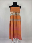 Zwiewna bawełniana sukienka maxi UP2 Fashion w stylu etnicznym to doskonała propozycja na lato, gwarantująca stylowy wygląd oraz wyjątkowy komfort noszenia