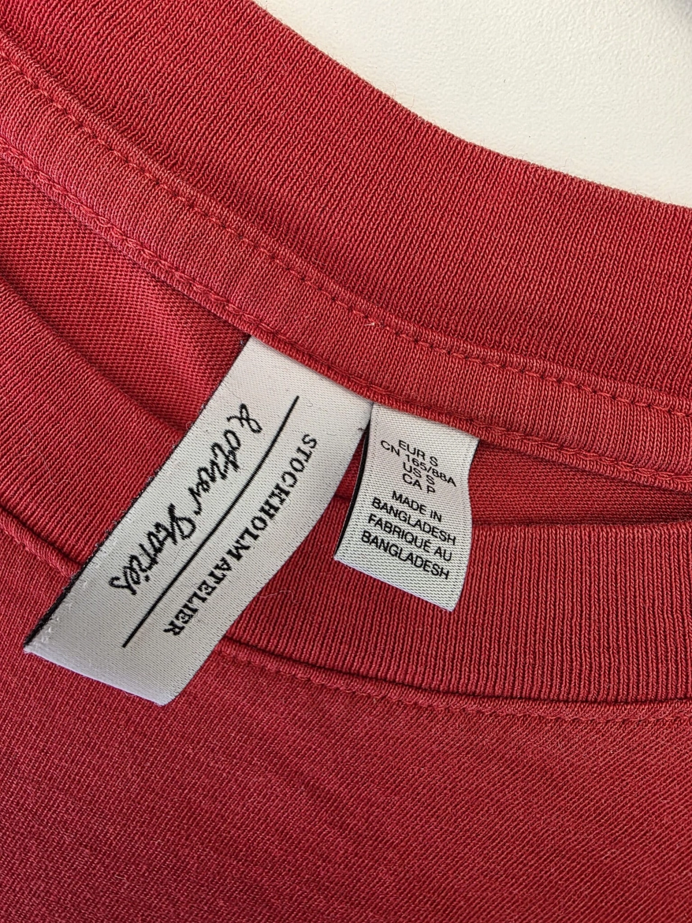 Stylowy komplet damski premium składający się z bawełnianego t-shirtu &amp; Other Stories oraz lnianej spódnicy maxi w paski Jean Pascale
