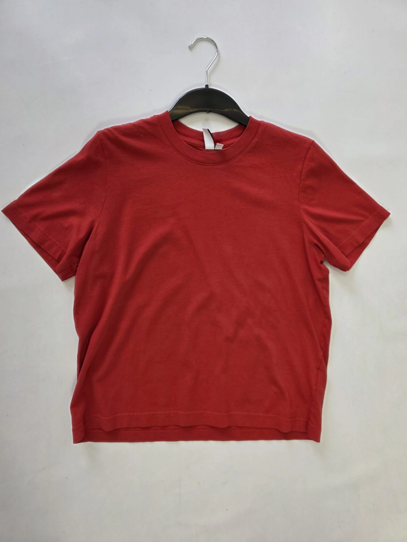 Stylowy komplet damski premium składający się z bawełnianego t-shirtu &amp; Other Stories oraz lnianej spódnicy maxi w paski Jean Pascale