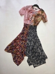 Oryginalna asymetryczna sukienka patchworkowa Desigual w rozmiarze 36 to idealny wybór dla kobiet ceniących unikalną odzież vintage premium oraz wyrazisty, hiszpański design