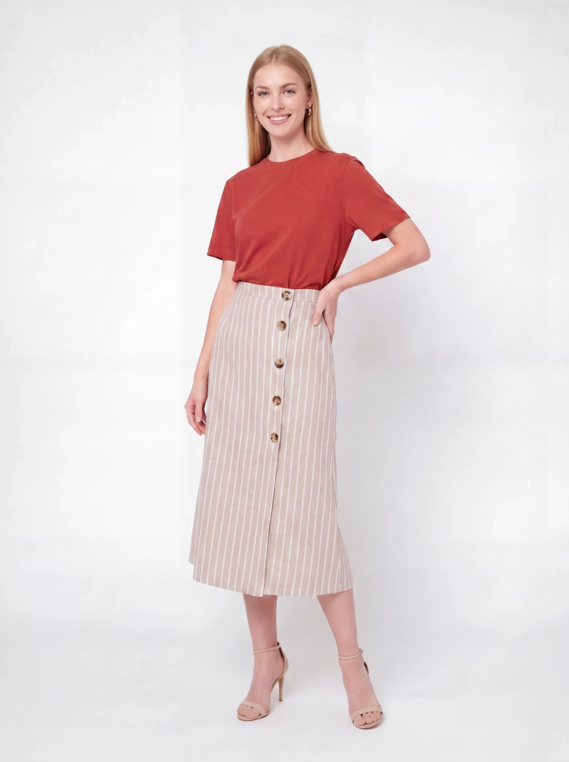 Stylowy komplet damski premium składający się z bawełnianego t-shirtu &amp;amp; Other Stories oraz lnianej spódnicy maxi w paski Jean Pascale