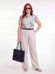 Kompletna stylizacja damska premium składająca się z szerokich spodni z lnem H&amp;amp;M oraz koralowej bluzki z bawełną organiczną Tchibo oraz bluzki OVS w piękne kolorowe wzory