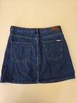 Damski komplet premium składający się z wzorzystej koszuli wiskozowej Hema oraz klasycznej spódnicy jeansowej mini marki Cross Jeans