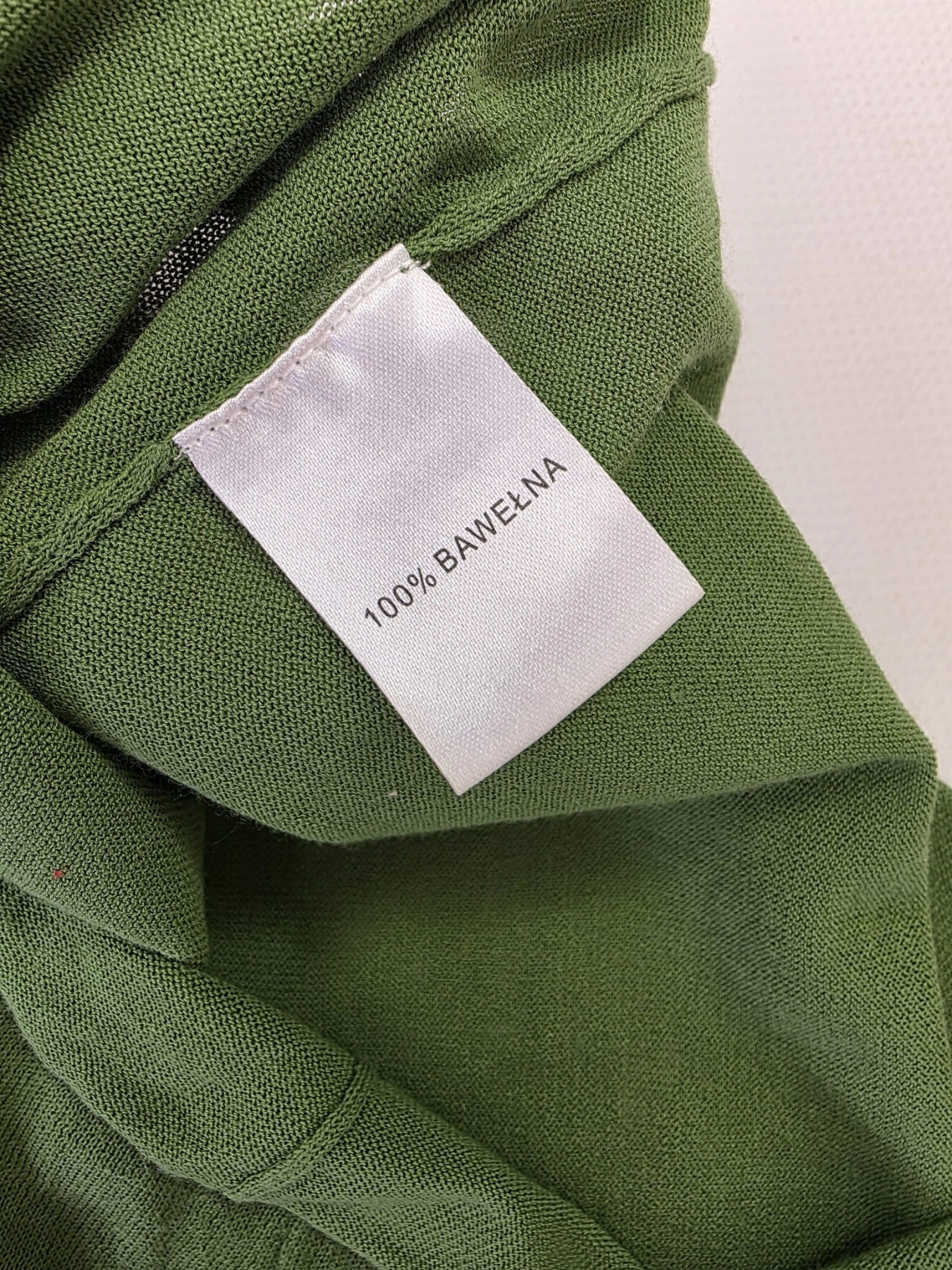 Kompletna stylizacja damska premium składająca się z lnianych spodni Bershka, bawełnianej bluzki Solar oraz limonkowej koszuli Catwalk Junkie