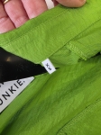 Kompletna stylizacja damska premium składająca się z lnianych spodni Bershka, bawełnianej bluzki Solar oraz limonkowej koszuli Catwalk Junkie