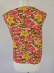 Unikalny damski top retro w wyraziste kwiaty to idealna propozycja na lato dla kobiet ceniących oryginalną odzież używaną premium i krawiecką unikalność