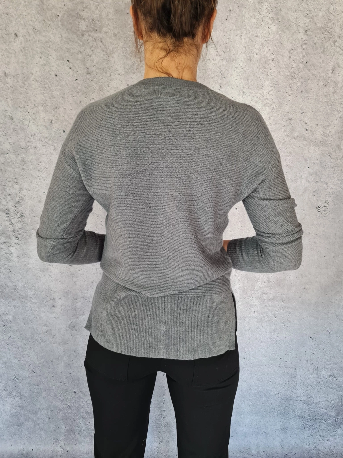 Sweter z Wełny Merino TAHARI