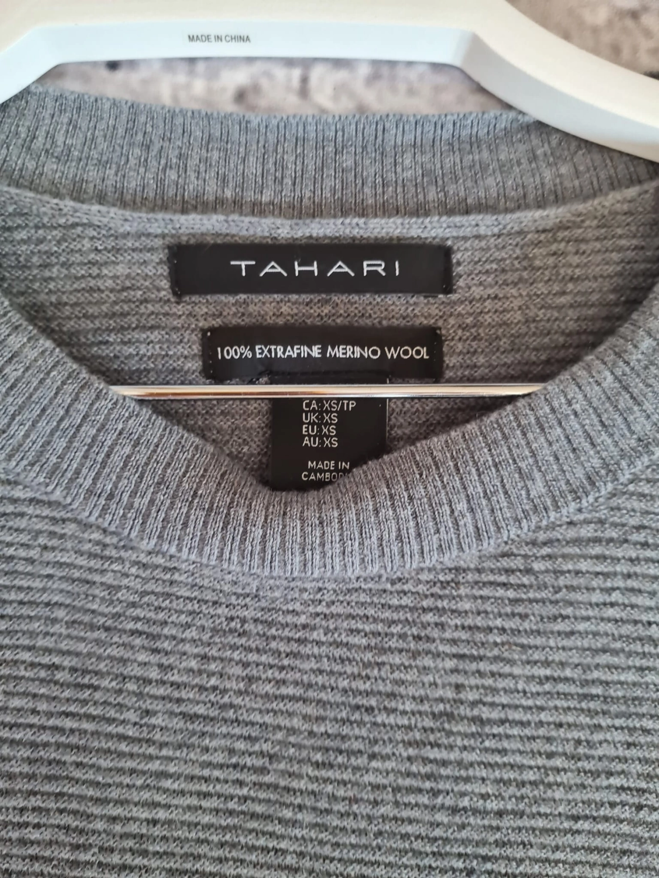 Sweter z Wełny Merino TAHARI