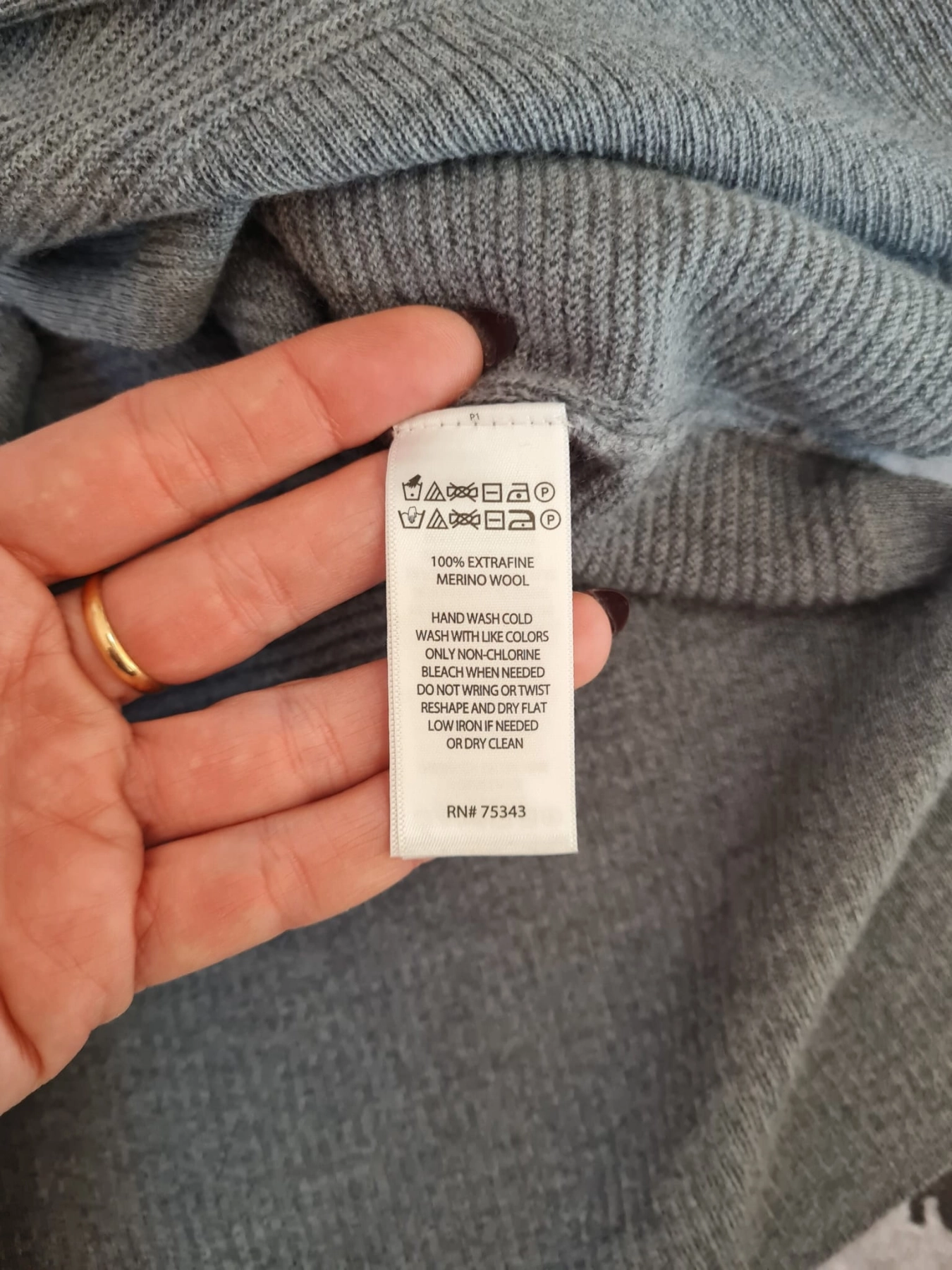 Sweter z Wełny Merino TAHARI