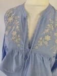 Damski komplet boho błękitna bluzka z haftem ONLY oraz beżowe lniane spodnie b.young premium second hand