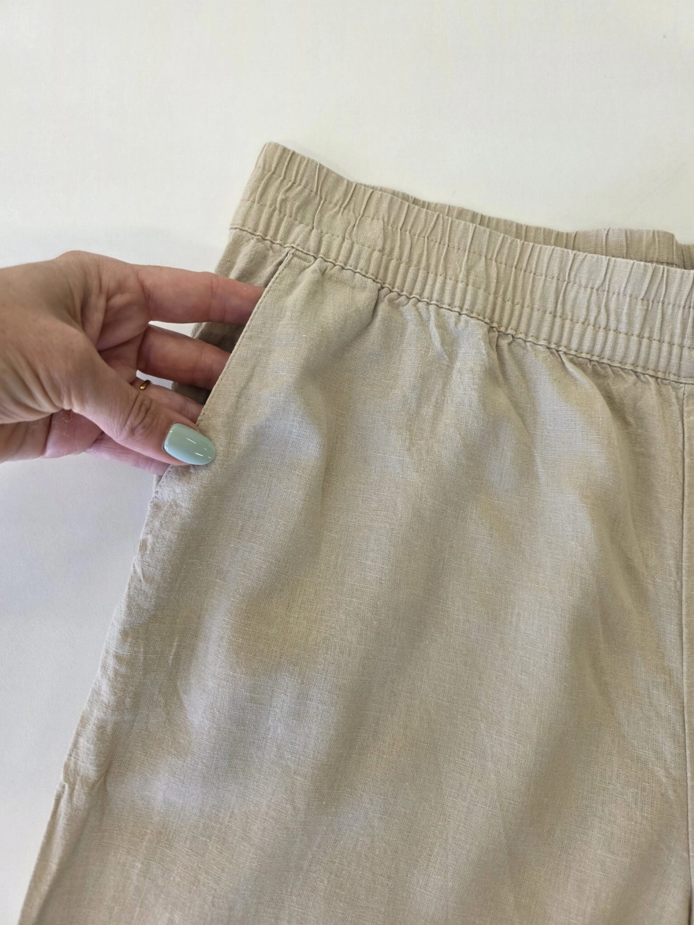 Damski komplet boho błękitna bluzka z haftem ONLY oraz beżowe lniane spodnie b.young premium second hand