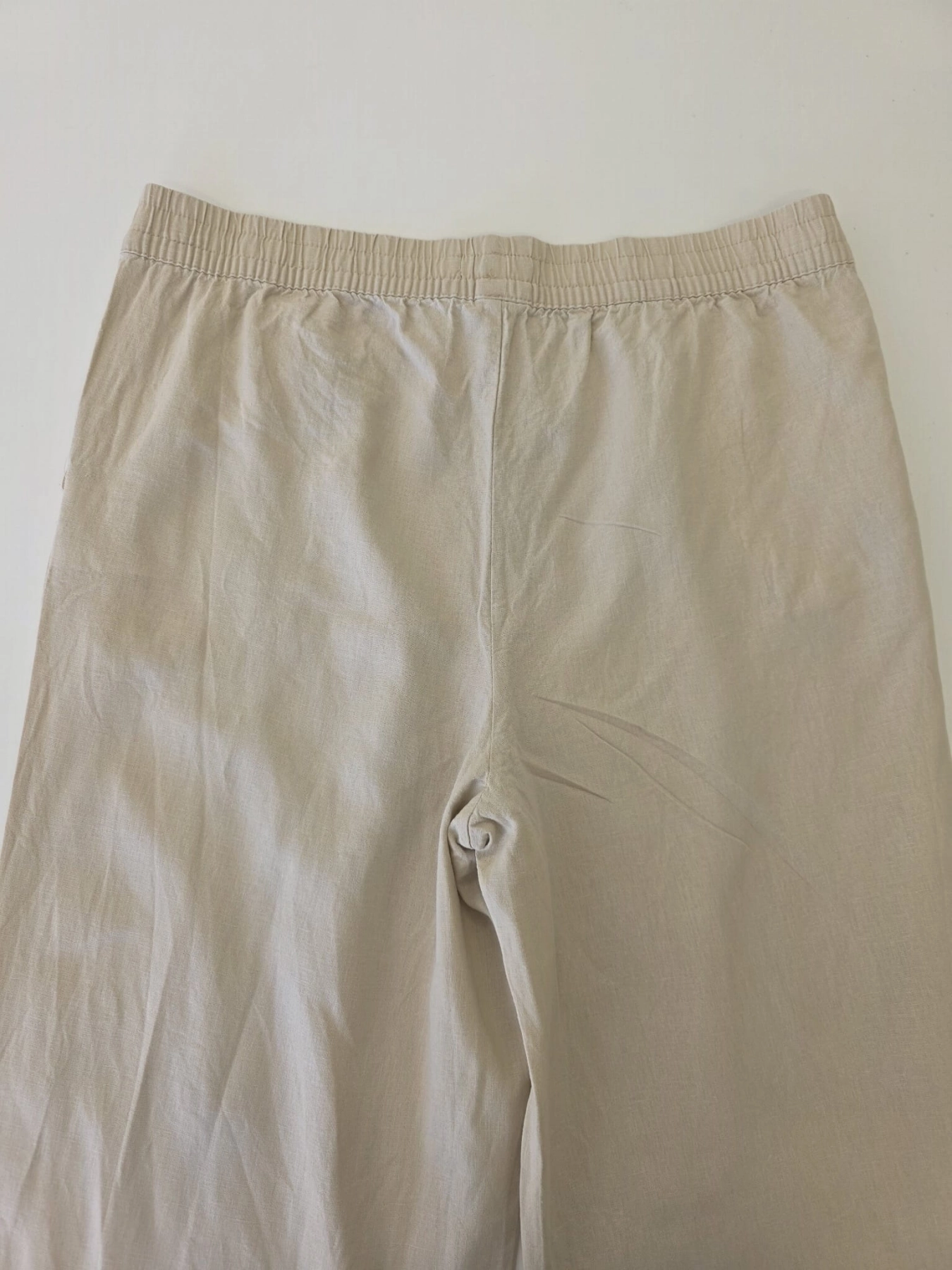 Damski komplet boho błękitna bluzka z haftem ONLY oraz beżowe lniane spodnie b.young premium second hand