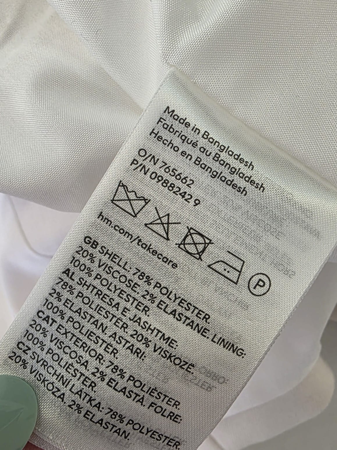 Kremowa marynarka damska H&amp;M o klasycznym kroju z wiskozą, idealna do eleganckich oraz casualowych stylizacji premium