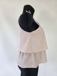 bawełniany top damski Reserved w delikatne paski, z regulowanymi ramiączkami i dwuwarstwowym przodem, idealny do letnich, casualowych stylizacji premium