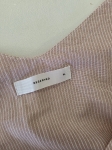 bawełniany top damski Reserved w delikatne paski, z regulowanymi ramiączkami i dwuwarstwowym przodem, idealny do letnich, casualowych stylizacji premium