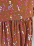 Stylowa sukienka szmizjerka w kwiaty marki Days Like This w rozmiarze XL, wykonana z niezwykle miękkiej tkaniny, to idealna propozycja na co dzień, łącząca kobiecy wdzięk z maksymalnym komfortem noszenia