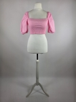 Różowy crop top Reserved z bufiastymi rękawami i elastycznym marszczeniem, idealny do letnich stylizacji z wysokim stanem