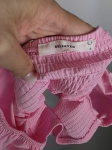 Różowy crop top Reserved z bufiastymi rękawami i elastycznym marszczeniem, idealny do letnich stylizacji z wysokim stanem