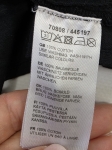 Czarna, bawełniana bluzka plus size marki xlnt z haftem angielskim i elegancką stójką to stylowy oraz niezwykle wygodny wybór, który doskonale uzupełni każdą kobiecą stylizację premium