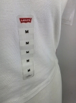 Oryginalny asymetryczny top damski Levi's w rozmiarze M, wykonany z prążkowanej bawełny w kolorze białym z subtelnym logo na piersi