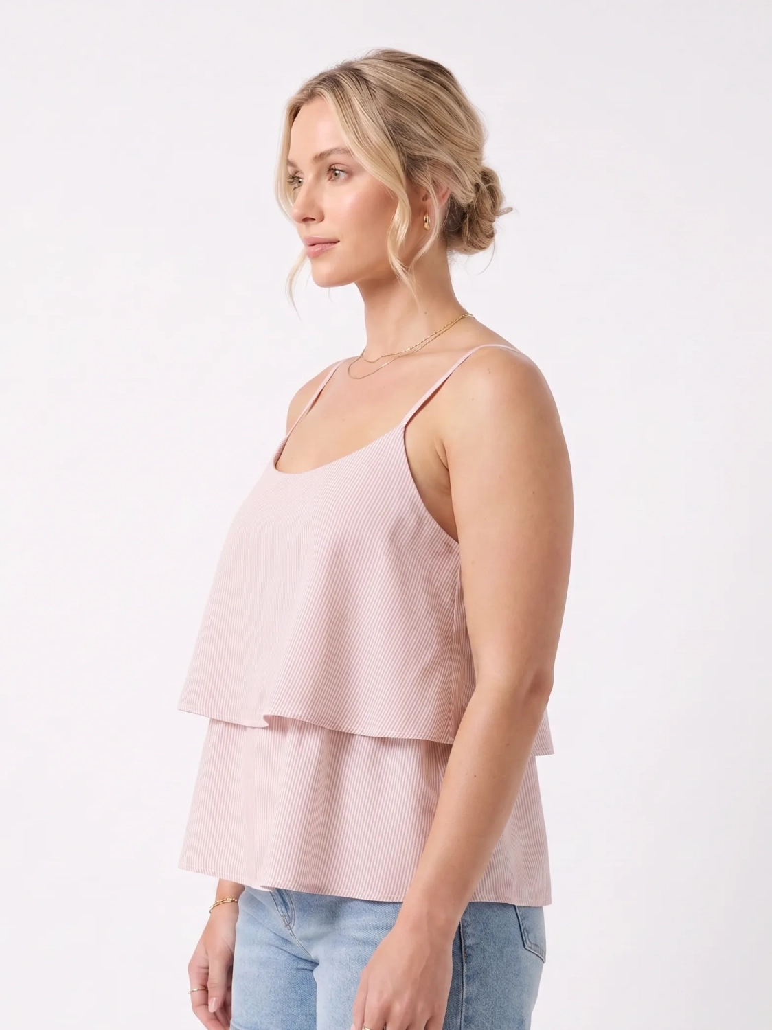 bawełniany top damski Reserved w delikatne paski, z regulowanymi ramiączkami i dwuwarstwowym przodem, idealny do letnich, casualowych stylizacji premium