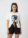 Nowy z metką kremowy t-shirt damski Ochnik z autorskim obrazem Marty Skalik (Twarda Sztuka) to limitowana bluzka artystyczna idealna na wyjątkowy prezent
