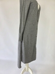 Długi szary kardigan damski zapinany na guziki marki H by Halston to elegancki sweter maxi z rozcięciami, który doskonale podkreśli kobiecą sylwetkę w codziennych i eleganckich stylizacjach