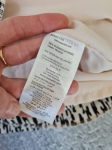 Kremowo-czarna sukienka SELECTED – szyk, który się nie narzuca
