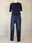 Damski komplet ze stylizacją premium: beżowa katana mbyM, granatowa bluzka Mellowfield oraz jeansy z wysokim stanem Levi's 721 High Rise Skinny