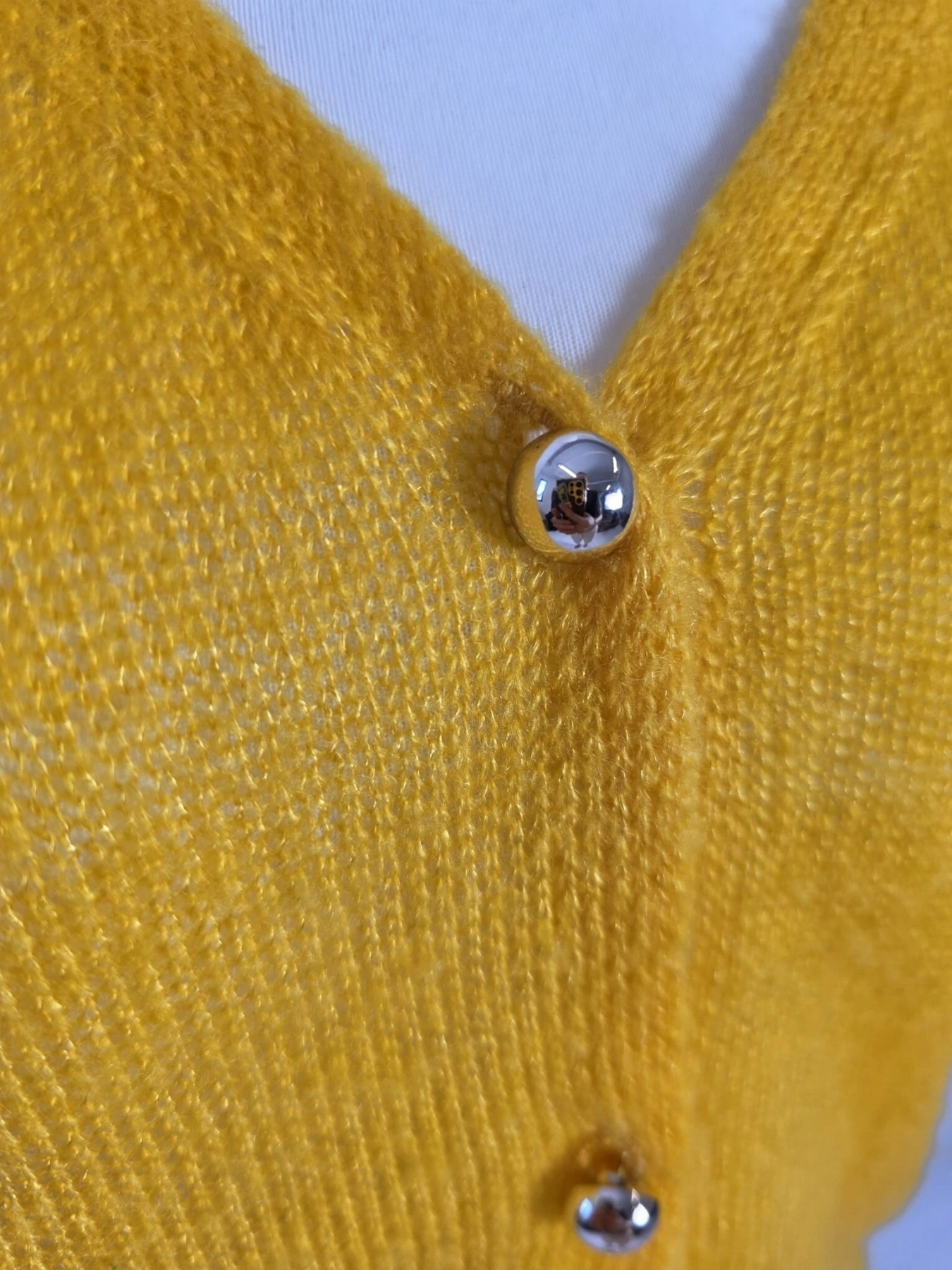 Stylowy zestaw kobiecy - miodowy cardigan z moherem Cherry Paris z ozdobną koronką oraz pudroworóżowe spodnie z wysokim stanem