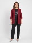 Trzyczęściowa stylizacja damska premium z czerwoną marynarką Kiabi, czarnym t-shirtem Wuli:Luu i eleganckimi spodniami w prążki